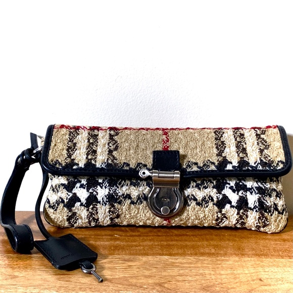 Burberry Boucle Housecheck Wristlet / Clutch - Picture 4 of 16